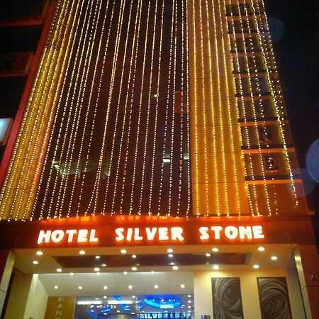 Hotel Silver Stone Ludhiana Bagian luar foto