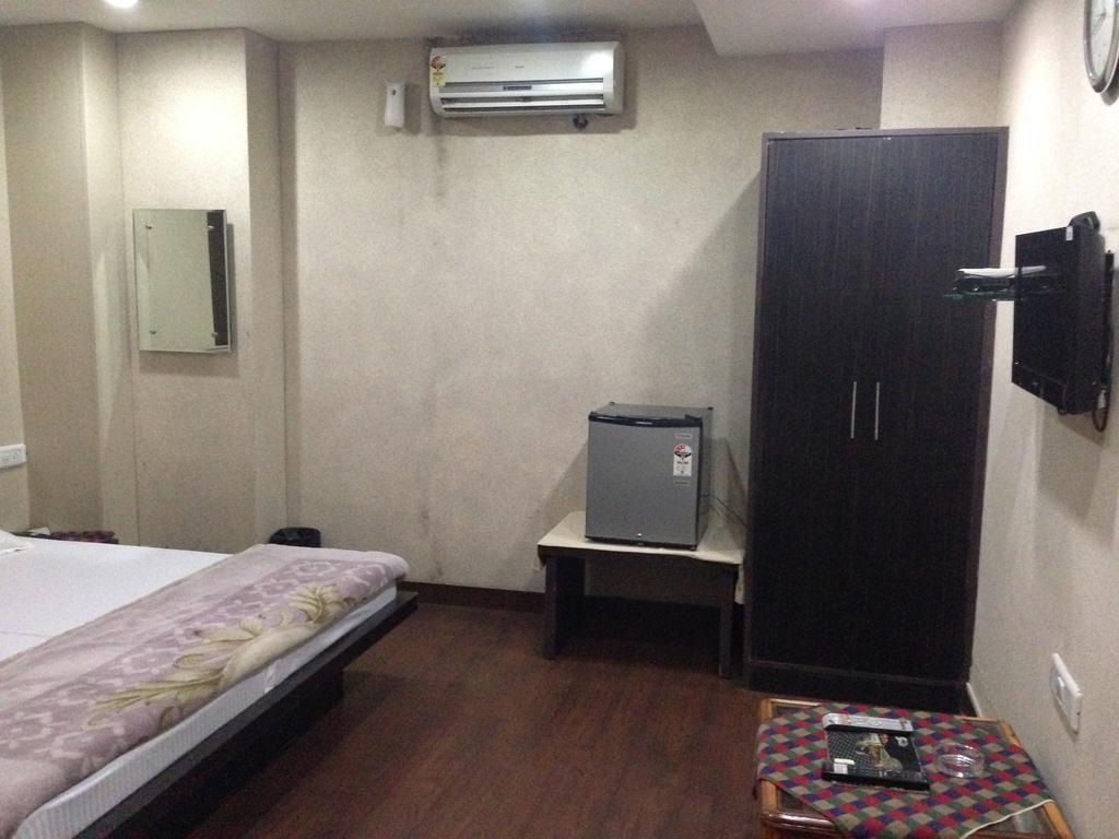Hotel Silver Stone Ludhiana Ruang foto