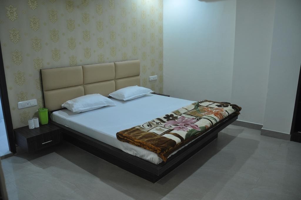 Hotel Silver Stone Ludhiana Ruang foto