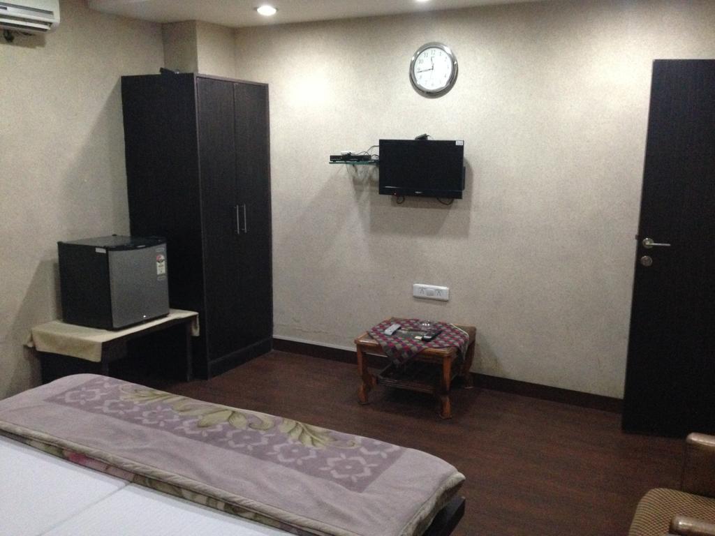 Hotel Silver Stone Ludhiana Ruang foto