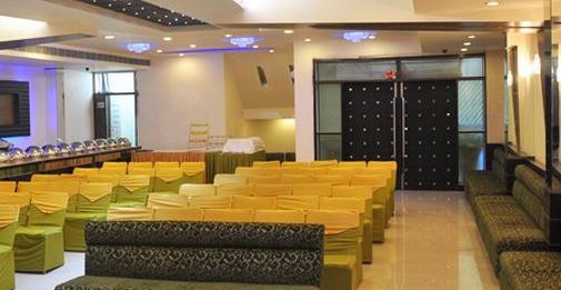 Hotel Silver Stone Ludhiana Bagian luar foto