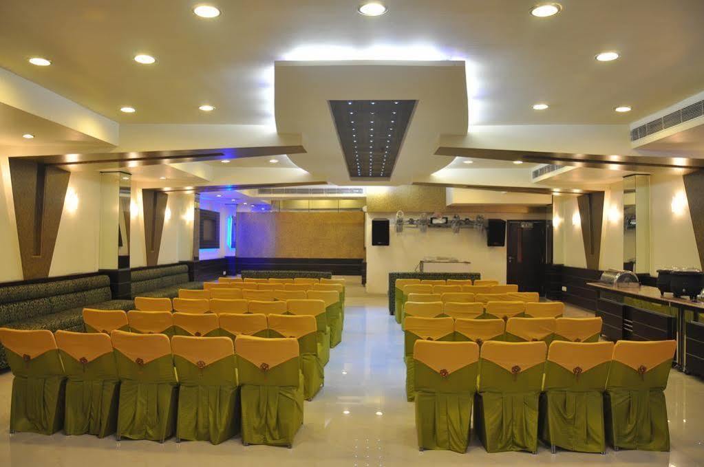 Hotel Silver Stone Ludhiana Bagian luar foto