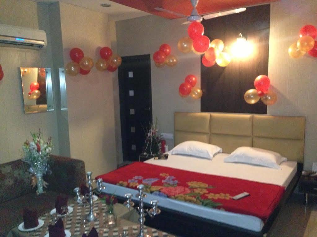 Hotel Silver Stone Ludhiana Bagian luar foto