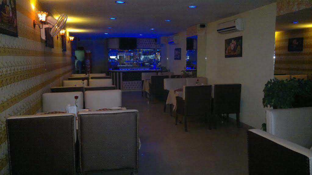 Hotel Silver Stone Ludhiana Bagian luar foto